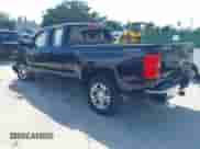 2017 Chevrolet Silverado 1500 LT z VIN 1GCVKRECXHZ401134, wystawiony jako IAAI lot #42974829 z przebiegiem 107 239 mil mil oraz . Historia ofert i sprzedaży dostępna na DreamBid. Obrazek 3.