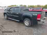 2013 GMC Sierra 1500 SLE z VIN 3GTP2VE75DG231117, wystawiony jako IAAI lot #43475156 z przebiegiem 99 209 mil mil oraz . Historia ofert i sprzedaży dostępna na DreamBid. Obrazek 3.