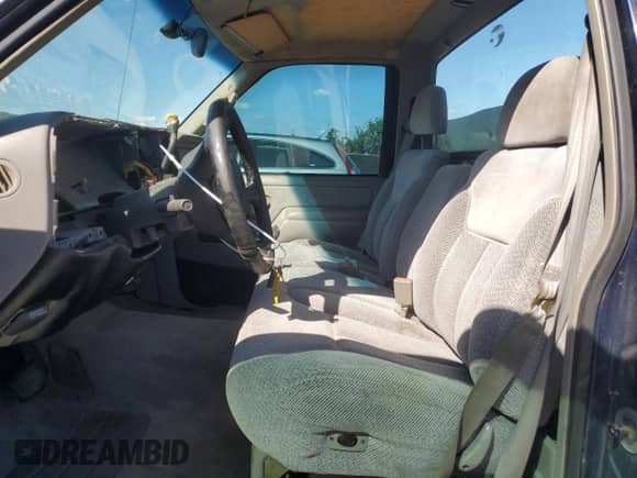 1998 Chevrolet Silverado 1500 with VIN 1GCEC14RXWZ128004, listed as a Copart auction lot 86500705 with 204,630 mi miles and Salvage title. Bid and sale history available at DreamBid. Image 7.