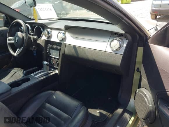 2006 Ford Mustang GT Deluxe с VIN 1ZVHT82H365156215, выставлен на аукционе IAAI как лот 43117357 с пробегом 227 291 миль миль и . История ставок и продаж доступна на DreamBid. Изображение 5.
