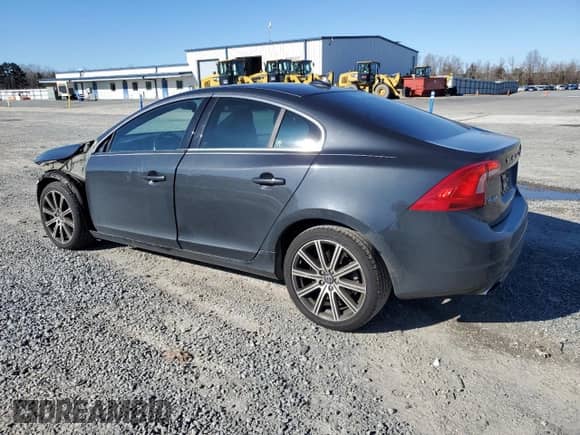 2015 Volvo S60 T5 Drive-E Platinum с VIN YV140MFM4F2353223, выставлен на аукционе Copart как лот 45112895 с пробегом 83 030 миль миль и Списание • Salvage title. История ставок и продаж доступна на DreamBid. Изображение 2.