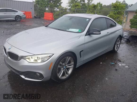 2015 BMW 4 Series 428i z VIN WBA3N3C55FK233180, wystawiony jako IAAI lot #42222285 z przebiegiem 190 073 mil mil oraz . Historia ofert i sprzedaży dostępna na DreamBid. Obrazek 2.