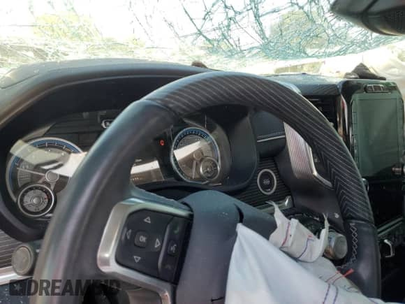 2022 Ram 1500 Limited z VIN 1C6SRFHT6NN121066, wystawiony jako Copart lot #70764165 z przebiegiem Nie podano mil oraz Szkoda całkowita • Salvage title. Historia ofert i sprzedaży dostępna na DreamBid. Obrazek 9.