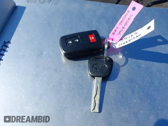 2021 Toyota Tacoma SR5 z VIN 3TMAZ5CN0MM140633, wystawiony jako IAAI lot #41365986 z przebiegiem 47 234 mil mil oraz . Historia ofert i sprzedaży dostępna na DreamBid. Obrazek 11.
