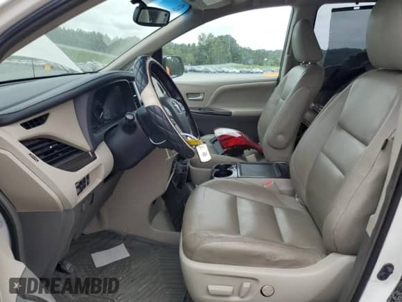 2015 Toyota Sienna Limited z VIN 5TDDK3DC9FS114313, wystawiony jako Copart lot #69577885 z przebiegiem 88 903 mil mil oraz Szkoda całkowita • Salvage title. Historia ofert i sprzedaży dostępna na DreamBid. Obrazek 7.