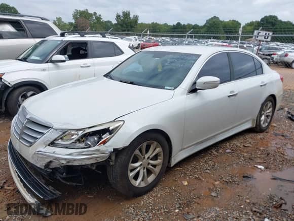 2013 Hyundai Genesis 3.8L с VIN KMHGC4DD2DU250120, выставлен на аукционе IAAI как лот 43340512 с пробегом 199 282 миль миль и . История ставок и продаж доступна на DreamBid. Изображение 2.