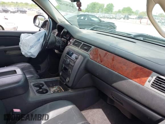 2010 GMC Sierra 1500 SLT with VIN 1GTSKWE32AZ270014, listed as a IAAI auction lot 42192128 with 191,371 mi miles and . Bid and sale history available at DreamBid. Image 5.