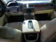 2011 Chevrolet Tahoe LTZ z VIN 1GNSCCE09BR391679, wystawiony jako Copart lot #58002025 z przebiegiem 220 094 mil mil oraz Szkoda całkowita • Salvage title. Historia ofert i sprzedaży dostępna na DreamBid. Obrazek 8.