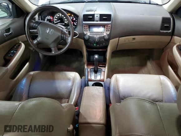 2006 Honda Accord EX-L z VIN 1HGCM66546A010803, wystawiony jako Copart lot #85500465 z przebiegiem 173 336 mil mil oraz Czysty tytuł • Clean title. Historia ofert i sprzedaży dostępna na DreamBid. Obrazek 8.