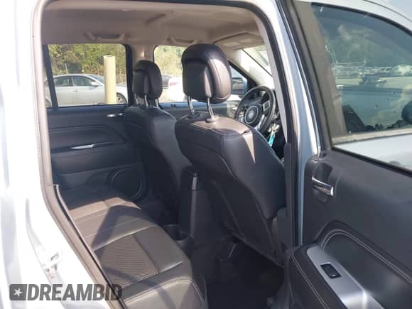 2014 Jeep Compass Latitude с VIN 1C4NJDEB3ED537241, выставлен на аукционе IAAI как лот 43292757 с пробегом 63 406 миль миль и . История ставок и продаж доступна на DreamBid. Изображение 8.