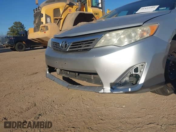 2014 Toyota Camry L with VIN 4T4BF1FK2ER440325, listed as a IAAI auction lot 41423301 with 271,563 mi miles and . Bid and sale history available at DreamBid. Image 6.
