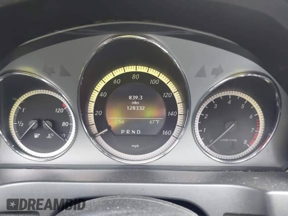 2010 Mercedes-Benz C 300 Sport z VIN WDDGF8BB6AR089165, wystawiony jako IAAI lot #43462906 z przebiegiem 128 332 mil mil oraz . Historia ofert i sprzedaży dostępna na DreamBid. Obrazek 7.