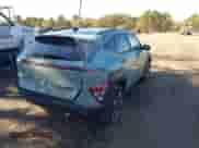 2024 Hyundai Kona SEL z VIN KM8HCCAB5RU051362, wystawiony jako IAAI lot #43495049 z przebiegiem 19 446 mil mil oraz . Historia ofert i sprzedaży dostępna na DreamBid. Obrazek 4.