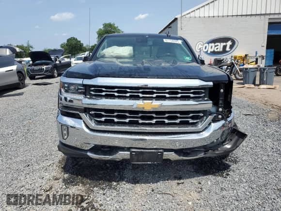2018 Chevrolet Silverado 1500 LTZ z VIN 1GCVKSEC0JZ146829, wystawiony jako Copart lot #61158095 z przebiegiem 115 441 mil mil oraz Szkoda całkowita • Salvage title. Historia ofert i sprzedaży dostępna na DreamBid. Obrazek 5.