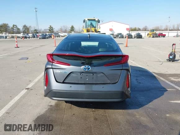 2018 Toyota Prius Plus z VIN JTDKARFP9J3072801, wystawiony jako IAAI lot #41741739 z przebiegiem 80 953 mil mil oraz . Historia ofert i sprzedaży dostępna na DreamBid. Obrazek 17.