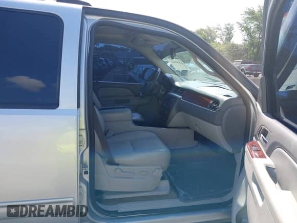 2012 Chevrolet Suburban LT с VIN 1GNSCJE01CR143982, выставлен на аукционе IAAI как лот 42983465 с пробегом 205 661 миль миль и . История ставок и продаж доступна на DreamBid. Изображение 5.