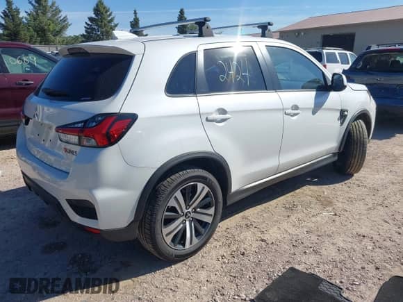 2021 Mitsubishi Outlander ES z VIN JA4ARUAU7MU003537, wystawiony jako IAAI lot #43092424 z przebiegiem 49 791 mil mil oraz . Historia ofert i sprzedaży dostępna na DreamBid. Obrazek 4.