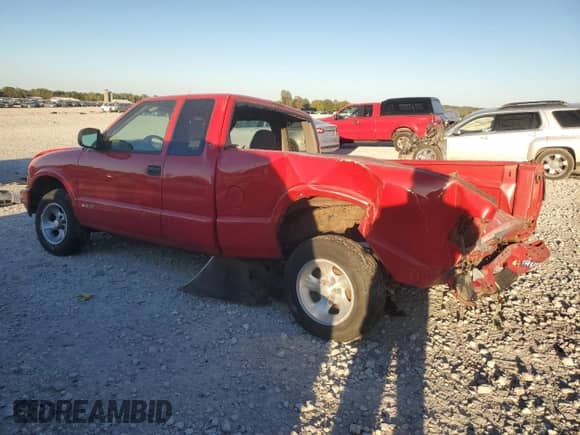 2003 Chevrolet S-10 LS with VIN 1GCCS19X238220727, listed as a Copart auction lot 82305045 with 121,993 mi miles and Clean title. Bid and sale history available at DreamBid. Image 2.