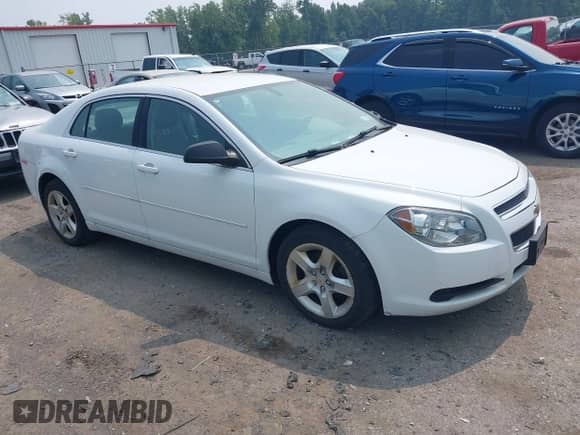 2012 Chevrolet Malibu 1LS z VIN 1G1ZB5E04CF159685, wystawiony jako IAAI lot #42931547 z przebiegiem 103 458 mil mil oraz . Historia ofert i sprzedaży dostępna na DreamBid. Obrazek 1.