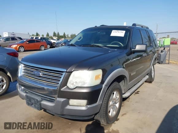 2006 Ford Explorer XLT with VIN 1FMEU63EX6UB68729, listed as a IAAI auction lot 43070794 with 171,711 mi miles and . Bid and sale history available at DreamBid. Image 2.