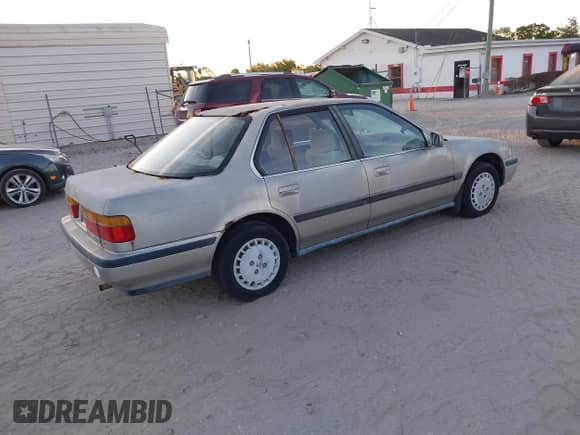 1991 Honda Accord LX z VIN JHMCB7651MC015726, wystawiony jako IAAI lot #41843620 z przebiegiem 55 563 mil mil oraz . Historia ofert i sprzedaży dostępna na DreamBid. Obrazek 4.