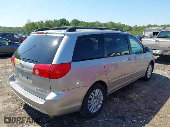 2010 Toyota Sienna XLE с VIN 5TDYK4CC3AS293739, выставлен на аукционе IAAI как лот 43270576 с пробегом 119 458 миль миль и . История ставок и продаж доступна на DreamBid. Изображение 4.