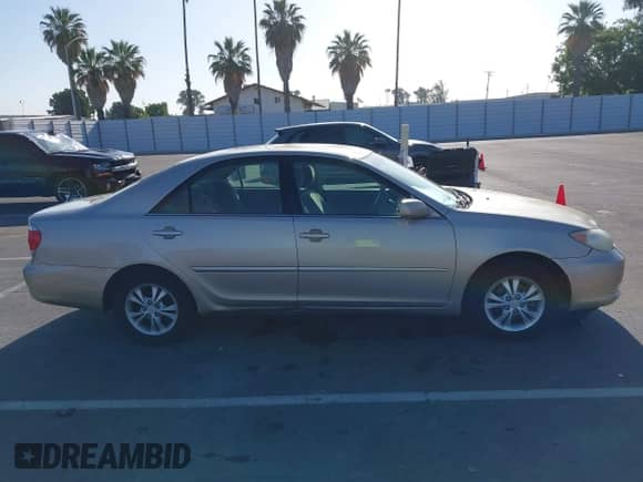 2005 Toyota Camry LE с VIN 4T1BF32K45U090062, выставлен на аукционе IAAI как лот 42405197 с пробегом 85 388 миль миль и . История ставок и продаж доступна на DreamBid. Изображение 13.