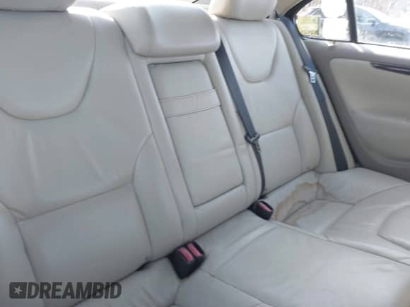 2007 Volvo S60 2.5L Turbo с VIN YV1RS592872630845, выставлен на аукционе IAAI как лот 41869502 с пробегом 74 732 миль миль и . История ставок и продаж доступна на DreamBid. Изображение 8.