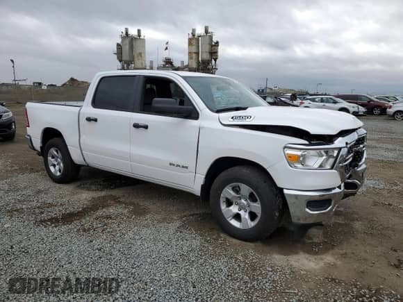 2023 Ram 1500 Big Horn z VIN 1C6RREFG2PN607813, wystawiony jako Copart lot #48375125 z przebiegiem 35 093 mil mil oraz Szkoda całkowita • Salvage title. Historia ofert i sprzedaży dostępna na DreamBid. Obrazek 4.
