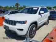 2020 Jeep Grand Cherokee Laredo E z VIN 1C4RJFAG8LC297380, wystawiony jako IAAI lot #41788141 z przebiegiem 87 333 mil mil oraz . Historia ofert i sprzedaży dostępna na DreamBid. Obrazek 2.