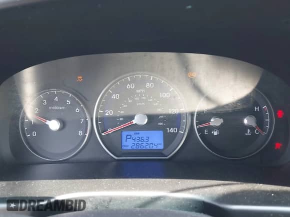 2010 Hyundai Santa Fe SE z VIN 5NMSH4AG2AH395868, wystawiony jako IAAI lot #42900440 z przebiegiem 286 204 mil mil oraz . Historia ofert i sprzedaży dostępna na DreamBid. Obrazek 7.