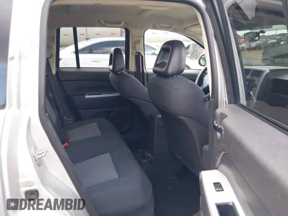 2008 Jeep Compass Sport с VIN 1J8FT47088D649623, выставлен на аукционе IAAI как лот 42862040 с пробегом 193 485 миль миль и . История ставок и продаж доступна на DreamBid. Изображение 8.