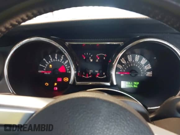 2007 Ford Mustang GT Deluxe z VIN 1ZVHT82H375269051, wystawiony jako IAAI lot #43065551 z przebiegiem 94 434 mil mil oraz . Historia ofert i sprzedaży dostępna na DreamBid. Obrazek 7.