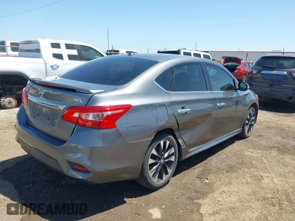 2017 Nissan Sentra SR z VIN 3N1AB7AP0HY378035, wystawiony jako IAAI lot #42017917 z przebiegiem 83 457 mil mil oraz . Historia ofert i sprzedaży dostępna na DreamBid. Obrazek 6.