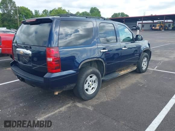 2007 Chevrolet Tahoe LTZ с VIN 1GNFC13J17R171865, выставлен на аукционе IAAI как лот 42472292 с пробегом 189 136 миль миль и . История ставок и продаж доступна на DreamBid. Изображение 4.
