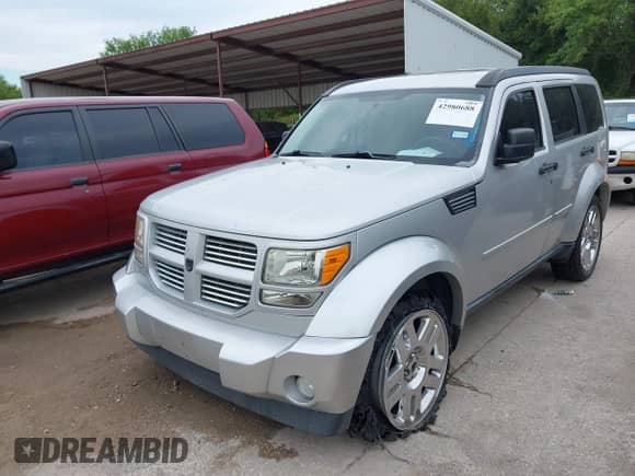 2011 Dodge Nitro Heat z VIN 1D4PT4GK0BW589753, wystawiony jako IAAI lot #42980688 z przebiegiem 172 020 mil mil oraz . Historia ofert i sprzedaży dostępna na DreamBid. Obrazek 2.