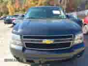 2013 Chevrolet Tahoe LT z VIN 1GNSKBE0XDR312794, wystawiony jako IAAI lot #43494447 z przebiegiem 141 824 mil mil oraz . Historia ofert i sprzedaży dostępna na DreamBid. Obrazek 12.