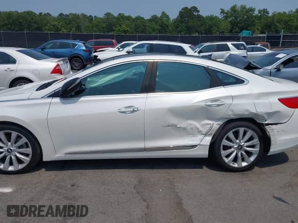 2014 Hyundai Azera Limited with VIN KMHFH4JG1EA350109, listed as a IAAI auction lot 42388216 with 88,751 mi miles and . Bid and sale history available at DreamBid. Image 14.
