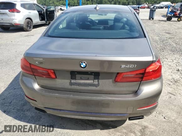 2019 BMW 5 Series 540i xDrive z VIN WBAJE7C52KG893057, wystawiony jako Copart lot #66627675 z przebiegiem Nie podano mil oraz Szkoda całkowita • Salvage title. Historia ofert i sprzedaży dostępna na DreamBid. Obrazek 6.