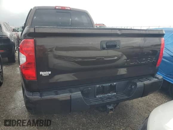 2019 Toyota Tundra Limited z VIN 5TFSY5F10KX246376, wystawiony jako Copart lot #75479174 z przebiegiem Nie podano mil oraz Nie do naprawy • Non repairable. Historia ofert i sprzedaży dostępna na DreamBid. Obrazek 6.
