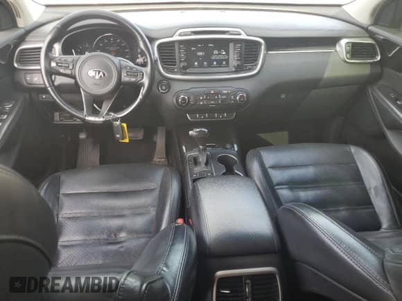 2017 Kia Sorento EX with VIN 5XYPH4A54HG302132, listed as a Copart auction lot 70895445 with 154,075 mi miles and Salvage title. Bid and sale history available at DreamBid. Image 8.
