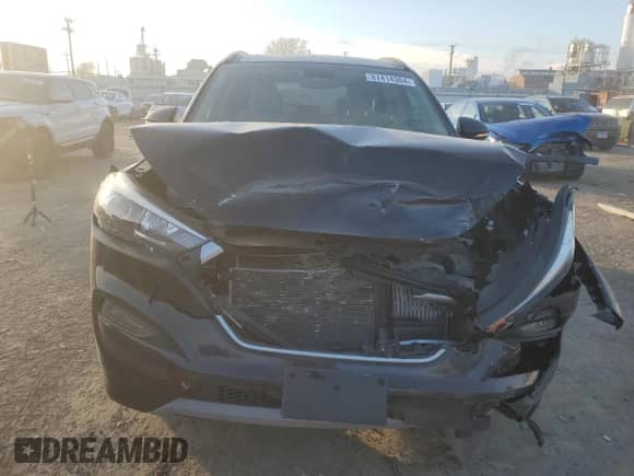 2017 Hyundai Tucson Value z VIN KM8J3CA25HU572940, wystawiony jako Copart lot #87414304 z przebiegiem 56 854 mil mil oraz Szkoda całkowita • Salvage title. Historia ofert i sprzedaży dostępna na DreamBid. Obrazek 5.