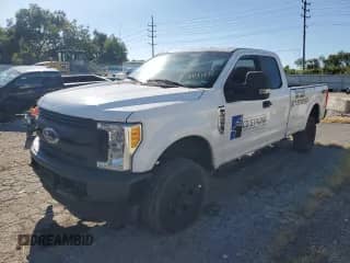 2017 Ford F-250 XLT z VIN 1FT7X2B61HEE33817, wystawiony jako Copart lot #71648195 z przebiegiem Nie podano mil oraz Szkoda całkowita • Salvage title. Historia ofert i sprzedaży dostępna na DreamBid. Obrazek 1.