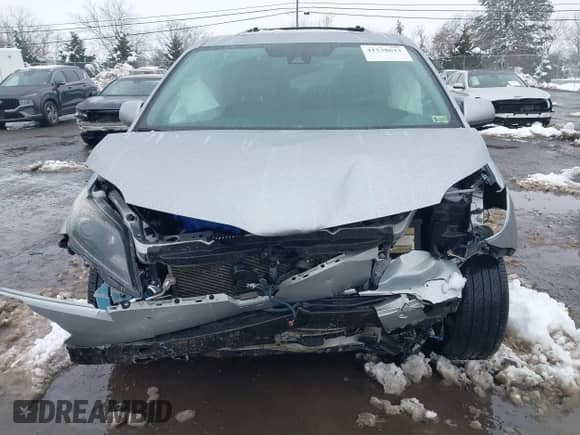 2020 Toyota Sienna SE z VIN 5TDXZ3DCXLS050058, wystawiony jako IAAI lot #41538623 z przebiegiem 120 245 mil mil oraz . Historia ofert i sprzedaży dostępna na DreamBid. Obrazek 13.