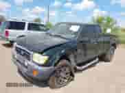 2000 Toyota Tacoma PreRunner z VIN 5TESN92N8YZ701579, wystawiony jako IAAI lot #43321894 z przebiegiem 413 684 mil mil oraz . Historia ofert i sprzedaży dostępna na DreamBid. Obrazek 17.