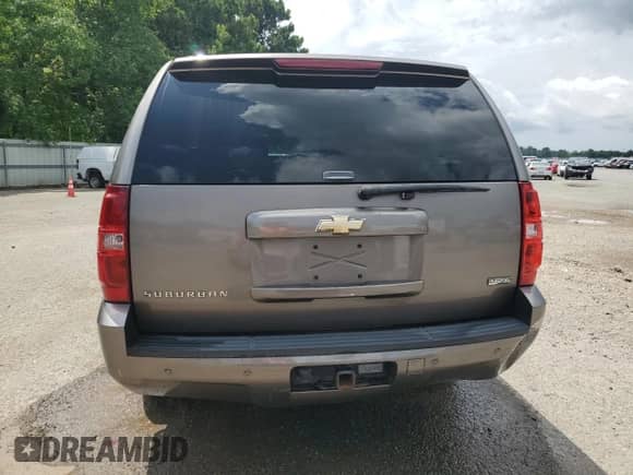2011 Chevrolet Suburban LT с VIN 1GNSCJE01BR259214, выставлен на аукционе Copart как лот 63521135 с пробегом 119 625 миль миль и Списание • Salvage title. История ставок и продаж доступна на DreamBid. Изображение 6.