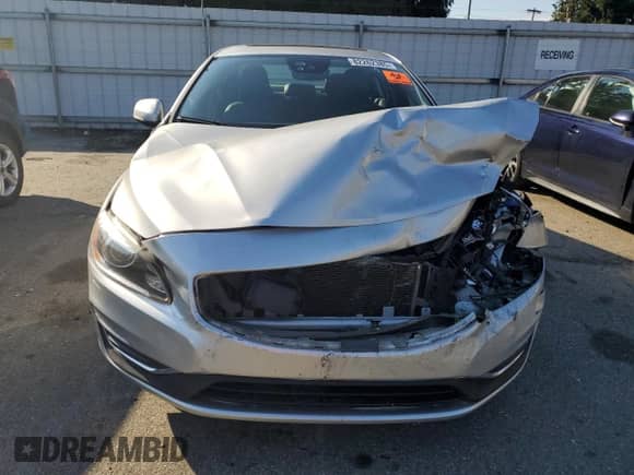 2015 Volvo S60 T5 Drive-E Platinum с VIN YV126MFM5F1335339, выставлен на аукционе Copart как лот 82262385 с пробегом 135 729 миль миль и Списание • Salvage title. История ставок и продаж доступна на DreamBid. Изображение 5.
