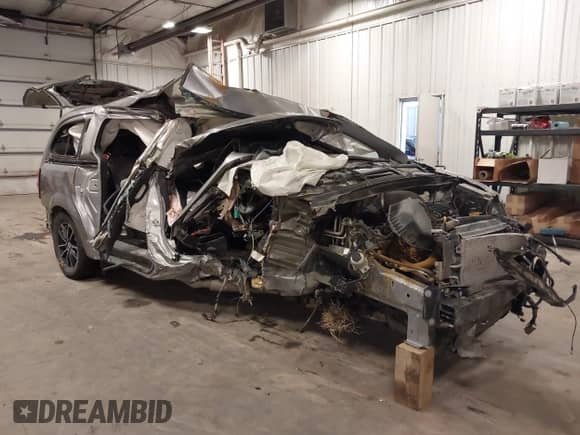 2018 Dodge Grand Caravan SE with VIN 2C4RDGBG7JR206504, listed as a IAAI auction lot 43032824 with Not provided miles and . Bid and sale history available at DreamBid. Image 6.