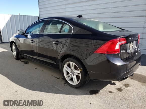2014 Volvo S60 T5 z VIN YV1612FHXE1285835, wystawiony jako Copart lot #81463305 z przebiegiem 112 138 mil mil oraz Czysty tytuł • Clean title. Historia ofert i sprzedaży dostępna na DreamBid. Obrazek 2.