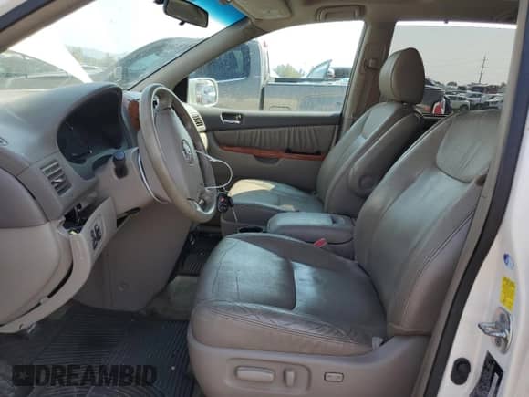 2010 Toyota Sienna XLE с VIN 5TDYK4CC2AS312328, выставлен на аукционе Copart как лот 71203025 с пробегом 182 360 миль миль и Списание • Salvage title. История ставок и продаж доступна на DreamBid. Изображение 7.